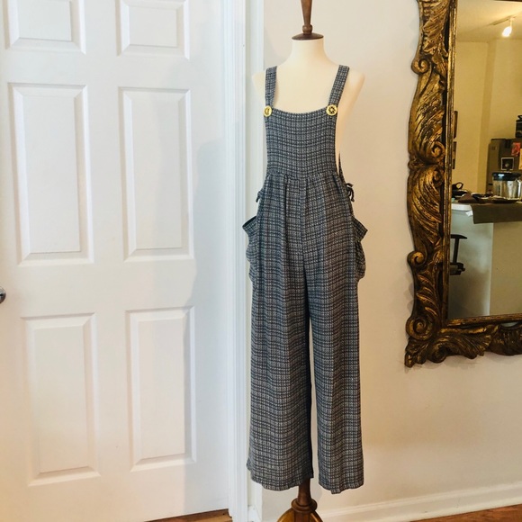 💥VINTAGE ROMPER W/ GOLD BUTTONS 💥 - Picture 3 of 7